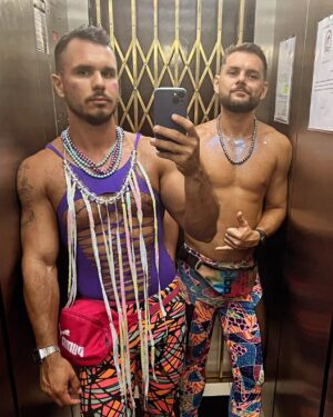 Charles Emmanuel Instagram - Esqueci de tirar fotos nesse Carnaval, então não tem dump decente 🙃