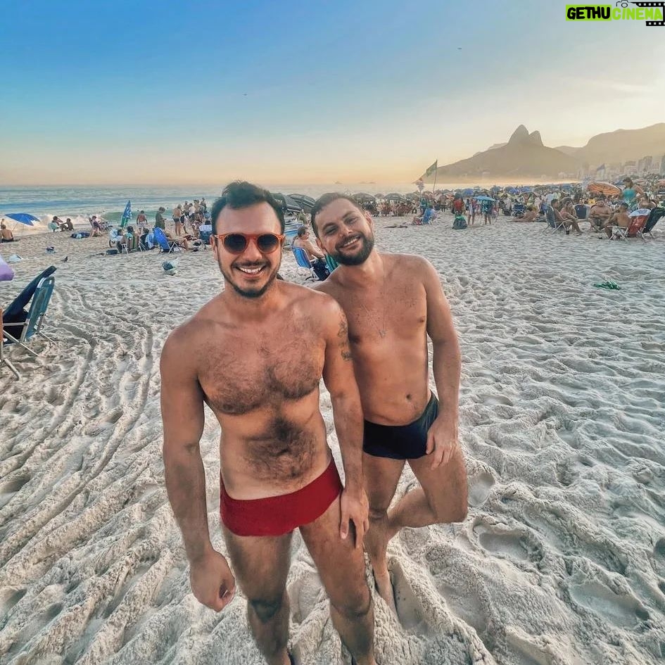 Charles Emmanuel - 14.5K Likes - Saudade duma praia. Mas fui embora antes de bater palma. 😎☀️⛱️