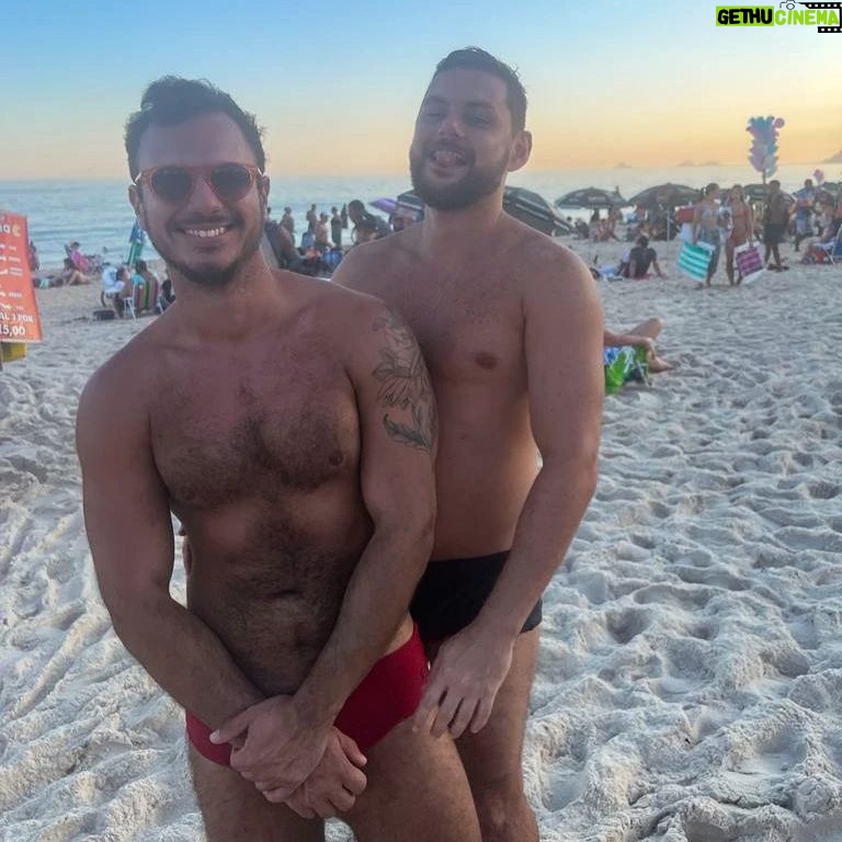 Charles Emmanuel - 14.5K Likes - Saudade duma praia. Mas fui embora antes de bater palma. 😎☀️⛱️