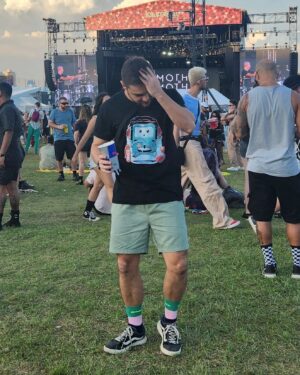 Charles Emmanuel Instagram - Meu primeiro Lolla - dia 01