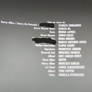 Charles Emmanuel Instagram - Finalmente posso revelar que eu sou a voz do #Flash ! Ok, todo mundo já sabia rs Vai passando pro lado pra ver esse elenco lindo! 
Pra mim, esse é um dos meus trabalhos recentes mais importantes e eu estava muito nervoso e inseguro. Queria que o resultado ficasse muito bom! E quem me dirigiu e me ajudou bastante nesse quesito foi o Rodrigo Oliveira, diretor de dublagem do filme. Aturou meus surtos rs  Eu curti muito o resultado!
E falando do filme, sinceramente, eu chorei e me diverti bastante! De verdade. Veria de novo!
E ainda encontrei (na verdade ele me encontrou) o dublador do amado Grant Gustin, o Flash da série! Coincidência??? 
Enfim, a dublagem tá muito boa! Se assistirem dublado, me falem o que acharam! ❤️⚡️ #TheFlash 

* risquei uns personagens aí, pra não dar spoiler hehe
** a última foto é o Barry do passado hehehehe