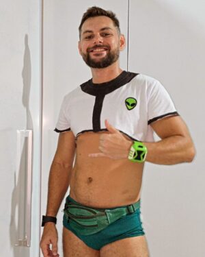 Charles Emmanuel Instagram - Esqueci de tirar fotos nesse Carnaval, então não tem dump decente 🙃
