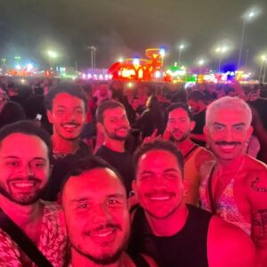 Charles Emmanuel Instagram - Já que eu tava sem celular, vamos botar as fotos do #rir2022 no #tbt mesmo! Aleatoriedades e diversão, com esses jovens incríveis que amo!