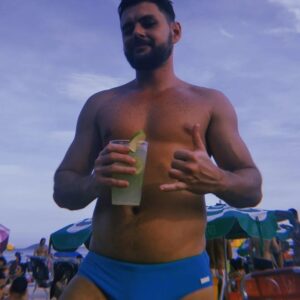Charles Emmanuel Instagram - #TbT do Carnaval mesmo, porque não postei uma foto sequer 🫠
Resumindo: foi uma loucura! Obrigado aos envolvidos e a quem eu encontrei no caminho. ❤️