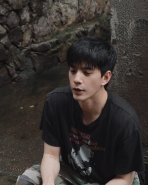 Charles Lin Instagram - 下雨天☔️