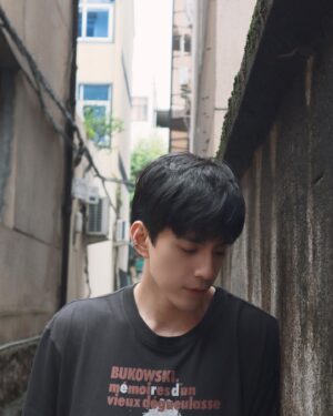 Charles Lin Instagram - 下雨天☔️