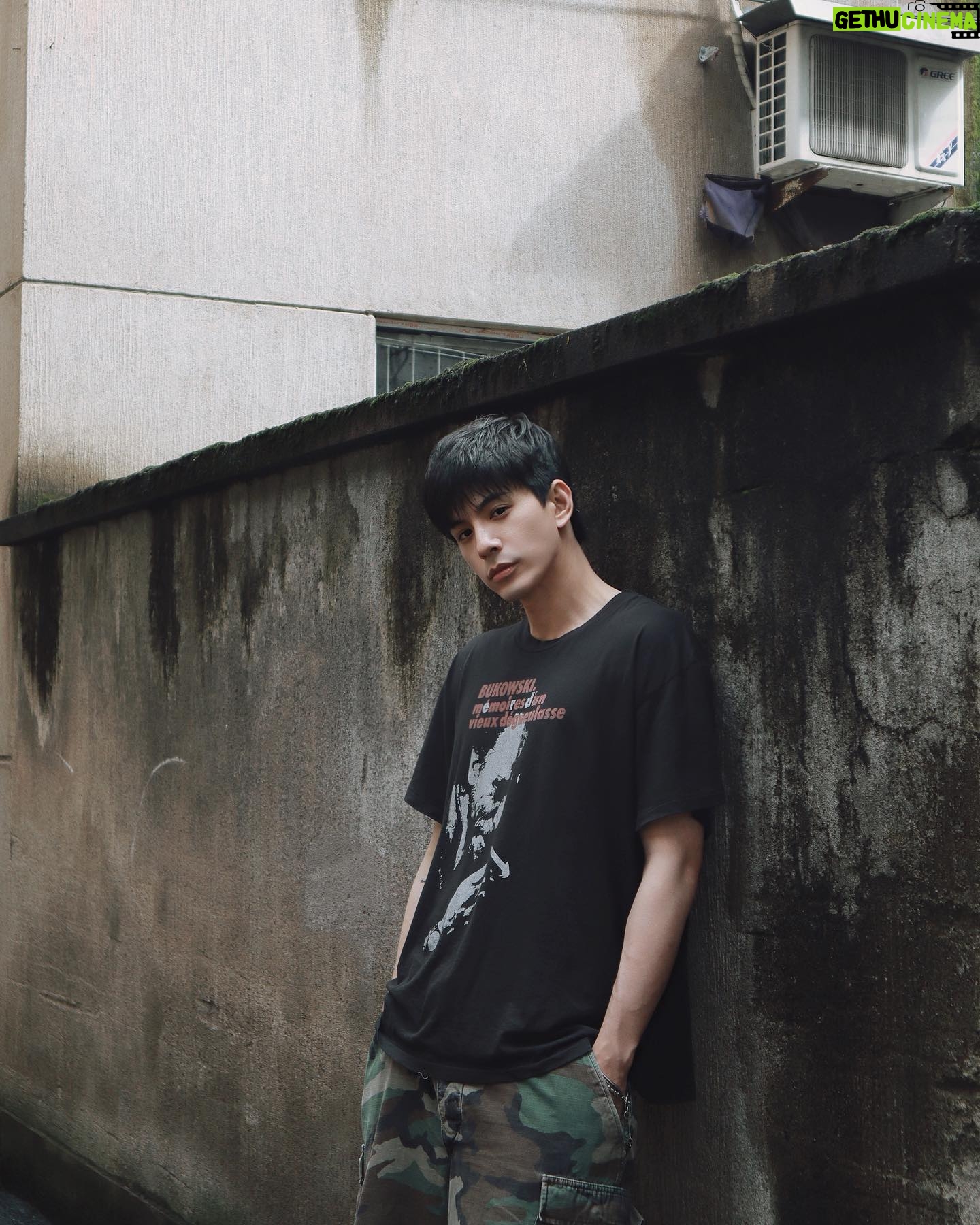 Charles Lin - 10.6K Likes - 下雨天☔️