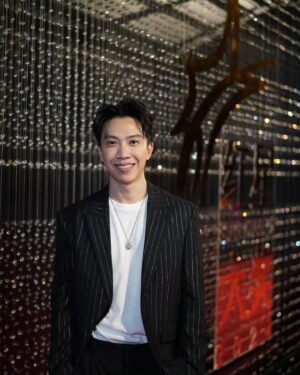 Charlie Goh Instagram - And the winner is.. me.

To have so many of my family(especially my father. I woke up and saw him glued to his ipad and i was wondering what he was doing end up he was voting 🤣)and friends voting and rooting for me, I already won.
To be able to attend the Star Awards as a nominee for the first time in 12 years, I already won.
To have supporters and fans voting for me quietly behind the scenes, I already won.
To be able to witness so many of my industry peers going up stage to receive awards live, I already won.

Massive shoutout to the people behind the scenes who made me look so good today. It literally took a village. ❤️
Hair - @cejayhairstuff @hairstuffsg
Outfit - @jt.lee13 
Jewelery - @thomassabo
Makeup - Dennis from mediacorp
Skin - @ozheanzoeymedical
Amazing photos - @lkkben 📸

Definitely one of the biggest highlights for me in 2024. 

#starawards2024