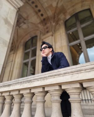 Charlie Goh Instagram - Charlie in Paris. 🇫🇷

🧥: @loropiana 
👜: @rimowa 
😎: @dolcegabbana 
👞: @mcmworldwide

@directionsgroupinc