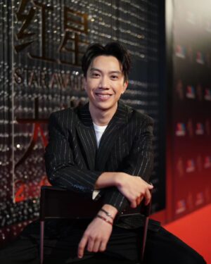 Charlie Goh Instagram - And the winner is.. me.

To have so many of my family(especially my father. I woke up and saw him glued to his ipad and i was wondering what he was doing end up he was voting 🤣)and friends voting and rooting for me, I already won.
To be able to attend the Star Awards as a nominee for the first time in 12 years, I already won.
To have supporters and fans voting for me quietly behind the scenes, I already won.
To be able to witness so many of my industry peers going up stage to receive awards live, I already won.

Massive shoutout to the people behind the scenes who made me look so good today. It literally took a village. ❤️
Hair - @cejayhairstuff @hairstuffsg
Outfit - @jt.lee13 
Jewelery - @thomassabo
Makeup - Dennis from mediacorp
Skin - @ozheanzoeymedical
Amazing photos - @lkkben 📸

Definitely one of the biggest highlights for me in 2024. 

#starawards2024