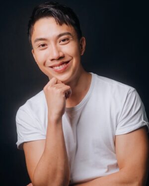 Charlie Goh Instagram - Finally got my headshots updated after 253772535 years. All credits to

@albertvincentwu 📷
@iamchrissiow 👨‍🦰💄