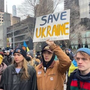 Charlie Plummer Instagram - 🇺🇦🇺🇦🇺🇦
please spread awareness and support 
big sis and her whole country need everyone
#saveukraine 
stop the war 
💛💙💛💙