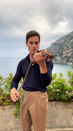 Charlie Siem Instagram - Playing on top of the tower in positano 🎻 🍋

.
#paganini #classicalmusic #amalficoast #positano #charliesiem #violin #fyp