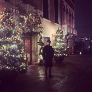 Charlie Siem Instagram - Wishing you all a Merry Christmas.
Thank you for your support and love throughout the year. 
We have an exciting 2020 ahead. 🎁🥰🎻 #christmas #christmastree #merrychristmas