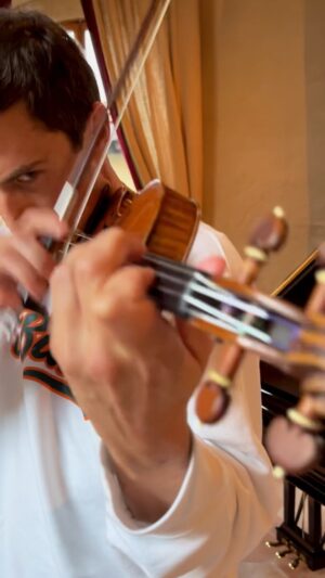 Charlie Siem Instagram - Looking forward to returning to Oslo 🇳🇴 on the 6th of April to play with Itamar Golan @baerumkulturhus 

I will be playing this Tarantella by Sarasate amongst other things 🎻

#Violin #Classicalmusic #violino #charliesiem #oslo #norway #concert