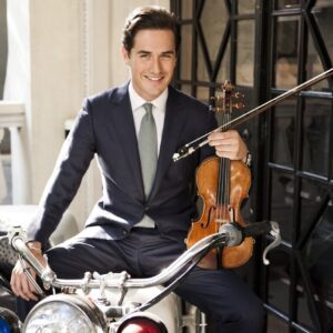 Charlie Siem Instagram - When in China 🎻 Will be back soon! 

#CharlieSiem #Violin #violino #classicalmusic