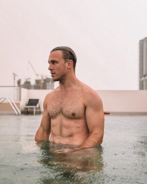 Charlie Taylor Instagram - Dive right In 👀🌊