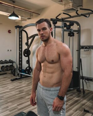 Charlie Taylor Instagram - Uppers in motion 💪