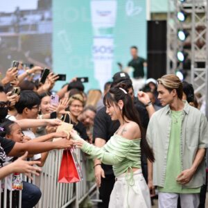 Charlie Trairat Instagram - ดีใจมากๆครับ อีเว้นท์คู่ครั้งแรก 🙏❤️❤️ 
ได้ทำงาน กับยูเซอรินเป็นแบรนด์แรก ในงาน #EucerinAcneSOSxCharmin เรื่องสิวรอไม่ได้ เรื่อง ❤️ ก็เช่นกัน🥰 ผมขอขอบคุณแฟนคลับทุกคนที่เดินทางมาให้กำลังใจเรากันมากๆนะครับ และร่วมกิจกรรมสนุกๆกัน 🙏❤️ 
เพื่อนๆอย่าลืมไปลอง Eucerin SOS Serum รับรองว่าสิวหายแบบเร่งด่วนใน 8 ชม. แน่นอน ครับผม 🥰🥰🙆

และเร็ว ๆ เรามีนัดกันอีกแน่นอน คอยติดตามน้า
#EucerinThailand 
#EucerinAcneSOSxCharmin 

((ดีใจด้วยครับ กามิน))🥰🙏