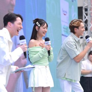 Charlie Trairat Instagram - ดีใจมากๆครับ อีเว้นท์คู่ครั้งแรก 🙏❤️❤️ 
ได้ทำงาน กับยูเซอรินเป็นแบรนด์แรก ในงาน #EucerinAcneSOSxCharmin เรื่องสิวรอไม่ได้ เรื่อง ❤️ ก็เช่นกัน🥰 ผมขอขอบคุณแฟนคลับทุกคนที่เดินทางมาให้กำลังใจเรากันมากๆนะครับ และร่วมกิจกรรมสนุกๆกัน 🙏❤️ 
เพื่อนๆอย่าลืมไปลอง Eucerin SOS Serum รับรองว่าสิวหายแบบเร่งด่วนใน 8 ชม. แน่นอน ครับผม 🥰🥰🙆

และเร็ว ๆ เรามีนัดกันอีกแน่นอน คอยติดตามน้า
#EucerinThailand 
#EucerinAcneSOSxCharmin 

((ดีใจด้วยครับ กามิน))🥰🙏