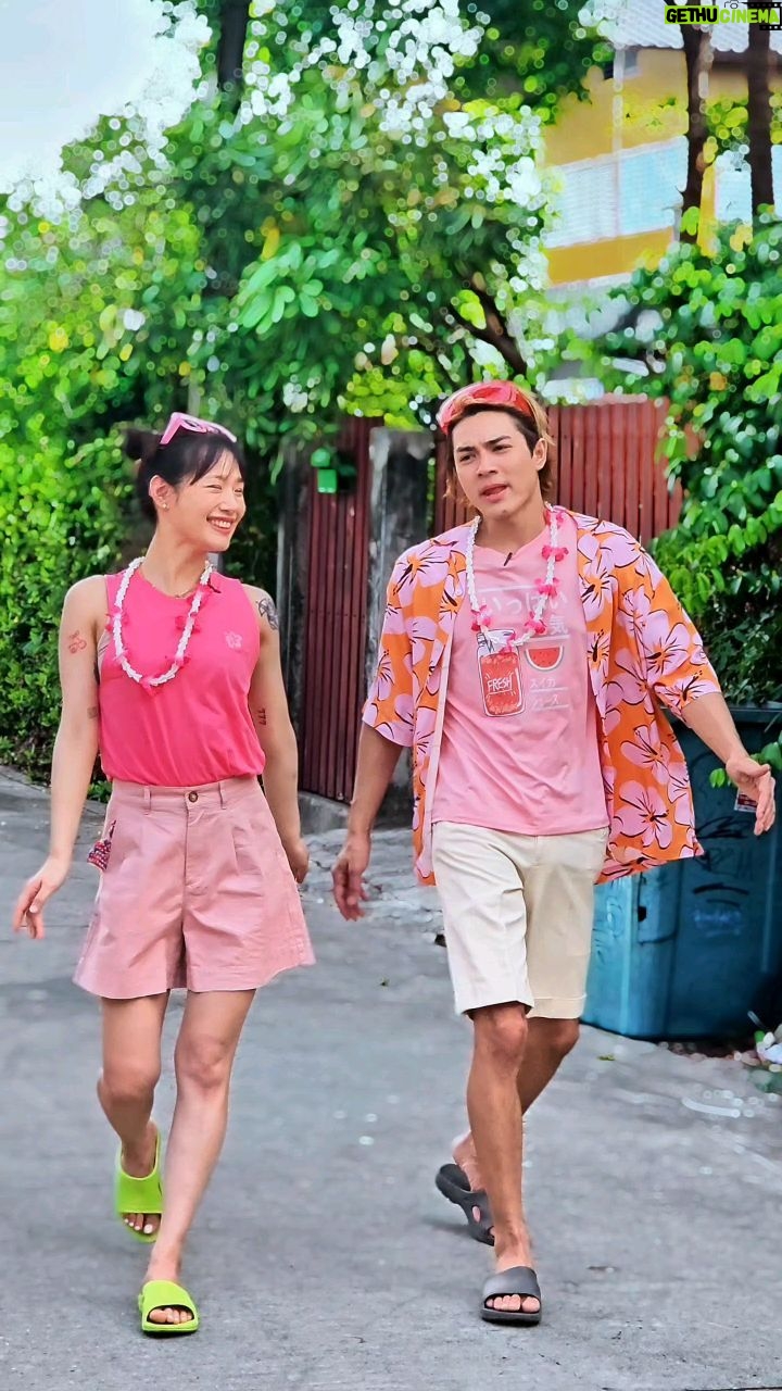 Charlie Trairat - 68.5K Likes - แดดแรงแบบนี้ต้องมีตัวช่วย ต้องมี สาวข้างกาย อิอิ 🥰❤️🥰🙏
#รีวิวมิลเล่ #cleanbeautyeverydayused #สงกรานต์2024