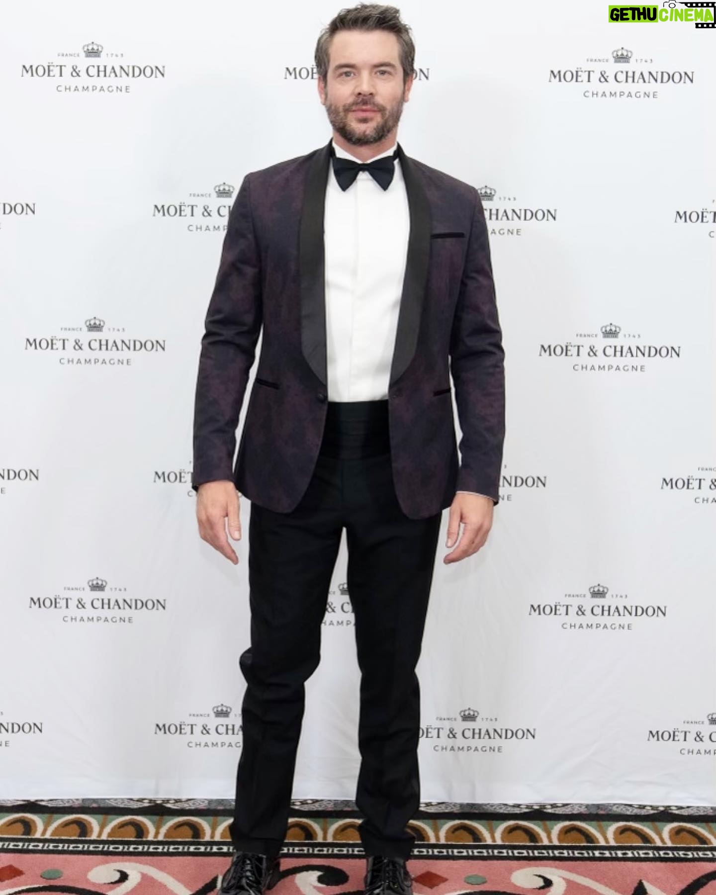 Charlie Weber - 22.7K Likes - An honor, yet again, to present at The Valor Awards in DC this past weekend.
Happy Veteran’s Day.
Thank you to all those in the military who have served and are serving this country.
