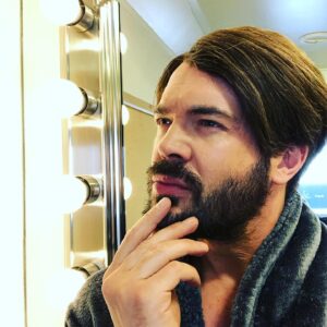 Charlie Weber Instagram - As I prepare for my next scene in these final few episodes #HTGAWM in a wig and floor length velour robe there is no time to question my life choices, only to move full steam ahead...🙃
