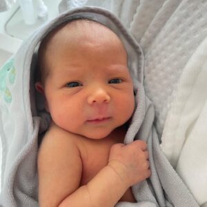 Charlotte Arnold Instagram - ❤️‍🔥Sweet Jane❤️‍🔥 Love of my life came a week ago, in the middle of a stormy summer night, to some great tunes, just missing her great-grandpa’s 100th birthday. She is the best and I’m so grateful she got here safe and sound