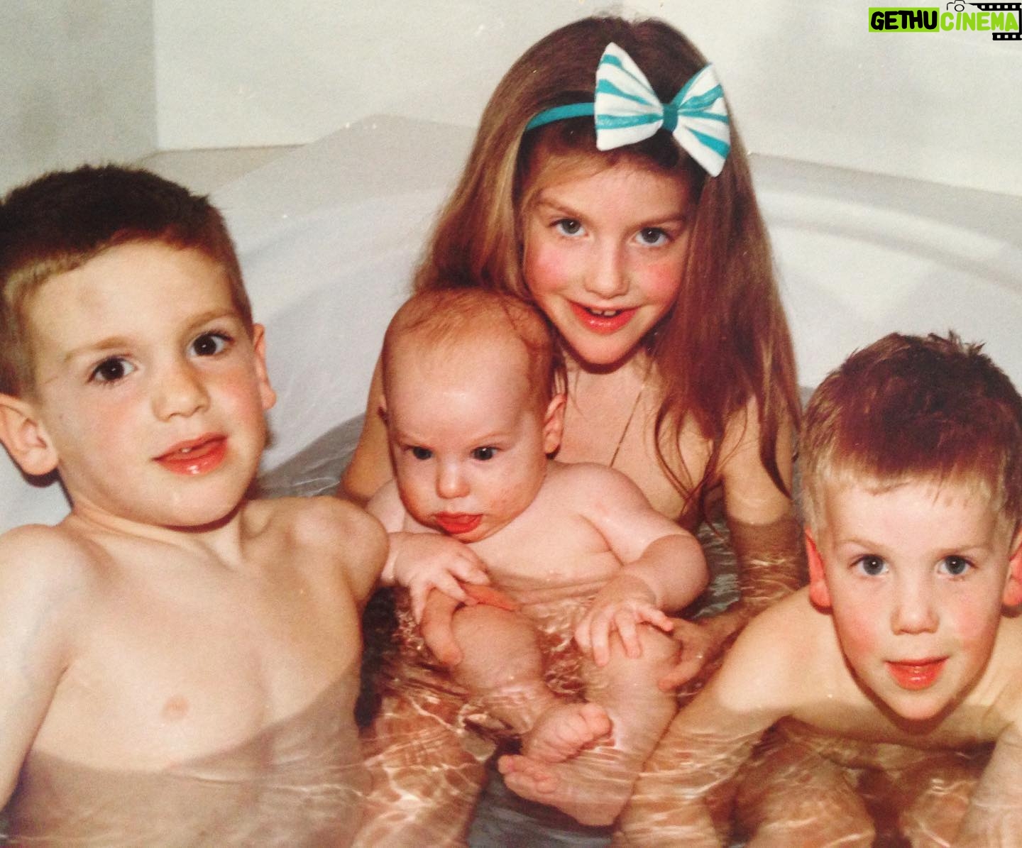 Charlotte Vandermeersch - 739 Likes - M’n favoriete jeugdfoto, genomen omstreeks het jaar ‘90 van de vorige eeuw, in een bad in de Vlaamse Ardennen. Mijn drie broers en ik, onder de strik. #meandmybrothers