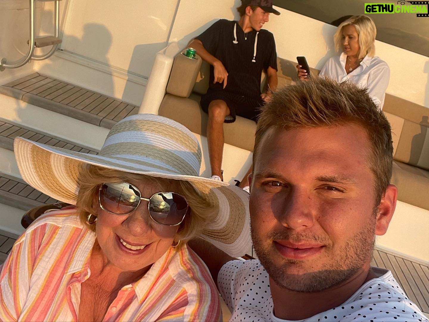 Chase Chrisley - 31.7K Likes - Happy Mothers Day to these 3 angels! I love you all more than life! I am so thankful and blessed that God gave me y’all! Love you to the moon and back!
Happy Mother’s Day !