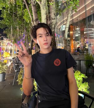 Chayakorn Jutamas Instagram - Pick up here 👋🏻