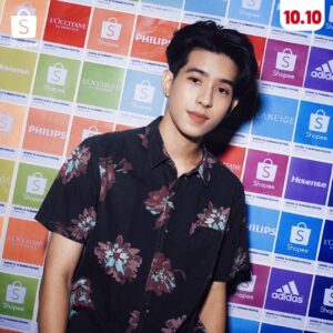 Chayakorn Jutamas Instagram - เจเจอยากขอ 🧡⁣ แลกโพราลอยด์ 
คอมเมนต์ด้วย 🧡⁣ พร้อม #ShopeeTH  และ Reply ด้วย #ShopeeTH บนคอมเมนต์ของตัวเอง  คอมเมนต์ไหนมีจำนวน Reply เยอะที่สุด รับไปเลย 
รูปโพลารอยด์ของเจเจ จำนวน 2 รางวัล!! 😘 

#ซื้อทุกแบรนด์ที่ช้อปปี้ ใน Shopee 10.10 Brands Festival ✨
💥 วันที่ 10.10 แจกส่วนลด 1000.- 
💥 กดโค้ดรับเงินคืน 30% Coins ทุกเที่ยงคืน
💥 ช้อปชิลๆ สั่งก่อนเก็บเงินปลายทาง
💥 ขนแบรนด์เด็ด ตัวดัง ของแท้ มาลดกว่า 50% 

เล่นได้ถึง 12 ต.ค. 63 เวลา 12:00 น. 
และประกาศผู้โชคดี 2 ท่านใต้โพสนี้ วันที่ 20 ต.ค. 63
*เงื่อนไขเป็นไปตามบริษัทกำหนด คำตัดสินของบริษัทฯถือเป็นที่สิ้นสุด
#ShopeeTH1010
#ShopeeTH1010KOL 
#ShopeeTH1010BrandsFestival