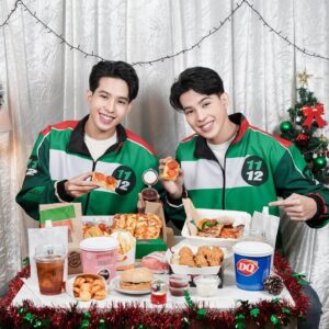 Chayakorn Jutamas Instagram - อร่อยคนเดียวมันเหงา มาอร่อยกับพวกเราได้นะคร้าบบบบบบบ 😋

เพราะ App 1112 Delivery เขาขนมาให้อร่อยแบบจุกๆ เยอะมาก กับหลากหลายแบรนด์ดัง ไม่ว่าจะเป็น The Pizza Company, Swensen's, Burger King, Bonchon, Dairy Queen, Sizzler และ The Coffee Club 
1112 Delivery อร่อยจบ ครบที่ App เดียว 💚

ใช้โค้ด LETSPARTY ลดเลย 60 บาท
เมื่อสั่งขั้นต่ำ 400 บาท ใช้ได้ตั้งแต่วันนี้ - 7 ม.ค. 65

#1112Delivery  #อิ่มคุ้มส่งฟรีต้อง1112Dเท่านั้น #เทศกาลคนหิว #HungryFest