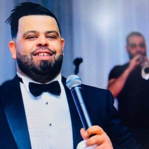 Cheb Bello Instagram - شكون يبغي بيلو💕😍