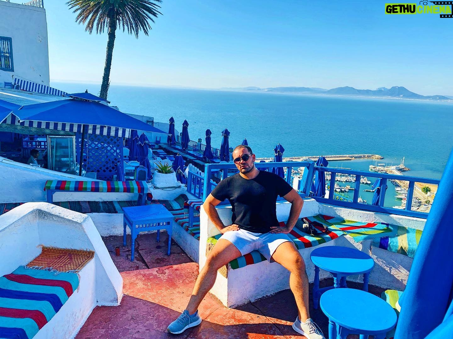 Chedi Amir - 5.8K Likes - ‘’ Tes souvenirs se voilent
Ça fait comme une éclipse
Une nuit plein d'étoiles
Sur le port de Tunis
Le vent de l'éventail
De ton grand-père assis
Au Café des délices ‘’
— Patrick Bruel
#tunisia #tunisie #tunis #sidibousaid #sidibou #cafedesdelices #patrickbruel