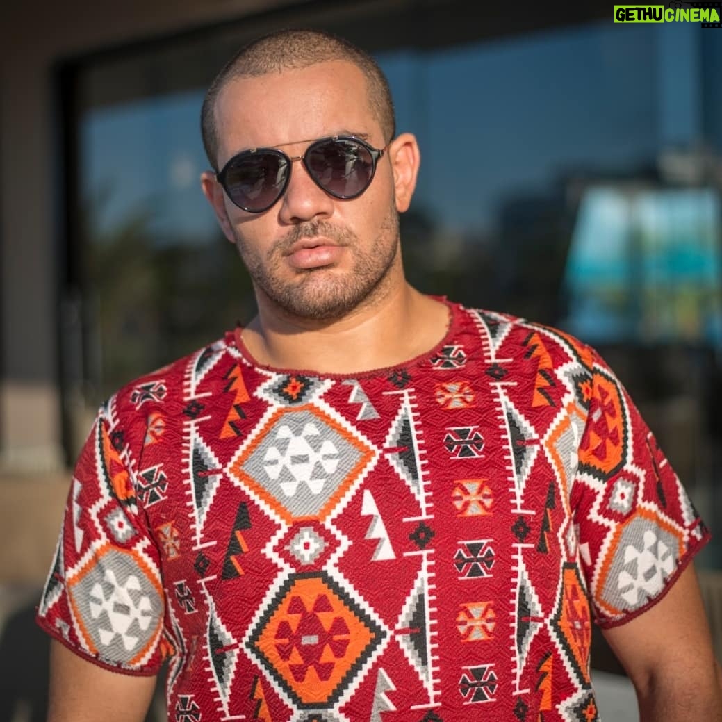 Chedi Amir - 3 Likes - When in doubt, wear red _ #Bill_Blass
Starring @chedi.amir
Credit by @nour_landolsi_photography_
#art #artist #look #fashion #red #me #sunglasses #chediamir #chedi_amir #tunisia #tunis #tunisie #شادي_أمير #تونس