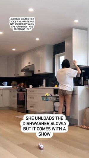 Chelsea Hobbs Instagram - How I’ll miss her voice being the soundtrack of our life when she moves out 😢 

#whitneyhouston #singer #singing #daughter #motherdaughter #talent #thevoice
