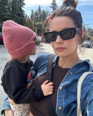 Chelsea Hobbs Instagram - Feeling springy hbu💐 🐥 ☀️