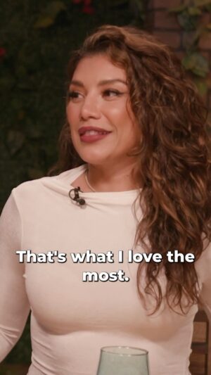 Chelsea Rendon Instagram - What’s your definition of a power couple?💕 Special guest host (and swiftie) @chelsearendon and the GLMTY girls talk relationships and power couples in this week’s episode! 

Click @fiercebymitu’s #LinkInBio to watch the newest episode! 

#FIERCE #GLMTY #Latinas #TalkShow #Marriage #TaylorSwift #PowerCouple