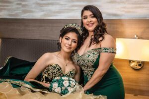 Chelsea Rendon Instagram - My baby girl ❤️ 
#DestineesQuince
📸 @ulisesriosproductions