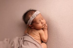 Chelsea Vale Instagram - 1 Month Old! I wish time would slow down already! You have given me so much joy little miss! 🩷🩷🩷🌹