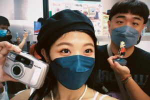 Chen Si Ling Instagram - 浪人祭結束已經開始想念甜蜜城市ㄌ🤧🤧🤧

先亂發一些照片回味
因為其他照片都在底片相機裏 但我還沒拍完也不知道什麼時候才會去洗¯\_(ツ)_/¯

然後這幾天拍照發現自己變胖ㄌㄜㄜ=＝!!!!!!!
為了避免胖到內褲都爆炸 這次一張都沒修圖 以此提醒自己提高警覺、不然就要成為臃腫ㄉ人嗚嗚(╥﹏╥)💔

（以下開放酸民留言叫我滾去運動@＠）