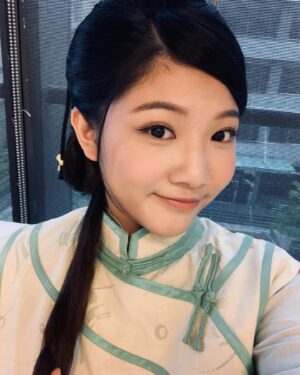 Chen Si Ling Instagram - 第一次去拍戲說台灣 超好玩的啦😆😆😆

小時候就超愛看戲說的 
知道有機會可以去試鏡我真的超級興奮🤣🤣

全部集數目前都已經播放完畢 
在YouTube 都可以看得到了！！！

真的很感謝兩位導演以及現場所有工作人員
和演員前輩們的照顧 
除了指導我表演還要教我念台語 XD
我真的是去讓大家修身養性的 
各位辛苦了🥹😭🙏🏻💖💖

害羞如我 很多合照都是殺青才拍的
甚至有好幾位來不及合照😣😣
下次還有機會拍戲說的話我會不要那麼害羞的🥲🥲🥲

#戲說台灣
#池王爺解生死劫