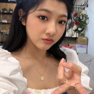 Chen Si Ling Instagram - 發一下自拍🤳

#love  #instagood  #instalike #photooftheday #fashion #beautiful #happy #life #tbt
#cute #like4like #followme
#女の子 #写真 #宣傳照
#自拍 #無濾鏡 #ya