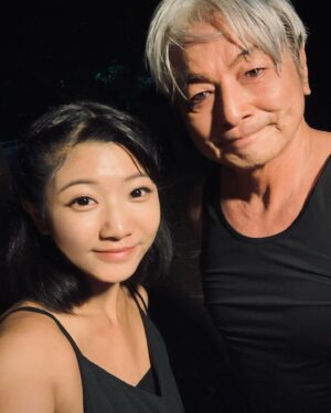 Chen Si Ling Instagram - 第一次去拍戲說台灣 超好玩的啦😆😆😆

小時候就超愛看戲說的 
知道有機會可以去試鏡我真的超級興奮🤣🤣

全部集數目前都已經播放完畢 
在YouTube 都可以看得到了！！！

真的很感謝兩位導演以及現場所有工作人員
和演員前輩們的照顧 
除了指導我表演還要教我念台語 XD
我真的是去讓大家修身養性的 
各位辛苦了🥹😭🙏🏻💖💖

害羞如我 很多合照都是殺青才拍的
甚至有好幾位來不及合照😣😣
下次還有機會拍戲說的話我會不要那麼害羞的🥲🥲🥲

#戲說台灣
#池王爺解生死劫