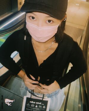 Chen Si Ling Instagram - 八月的最後一天跟我寶貝約會😎✨
別人約爬山都去山上 我們約爬山是去百貨公司手扶梯😌👌🏼
把一年份沒見到面的話一次講完 
然後我就快渴死ㄌㄜㄜㄜㄜㄜ🥵🥵🥵

#猜猜看我們倆今天為了拍照搭了幾趟手扶梯
╮(￣▽￣"")╭

@joanpong_515