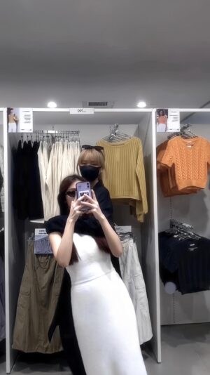 Chen-Yu Ge Instagram - Tag你的身高差朋友一起拍🤍🖤