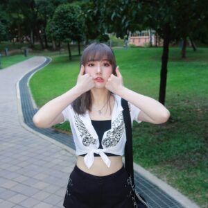 Chen-Yu Ge Instagram - 元宵節快樂🫶🏻
我吃了兩顆最愛的芝麻湯圓 希望好事成雙！
大家有沒有吃湯圓了～都吃什麼口味呢🤤
⁡
⁡
Hair color @kate_designer_
