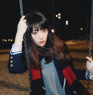 Chen-Yu Ge Instagram - 當你走在一條看不見盡頭的道路
你會感到害怕還是期待
⁡
⁡
📷 @sick_cloud