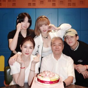 Chen-Yu Ge Instagram - 🎂💛
有家人的陪伴 健康的身體 是最大的財富🫶🏻